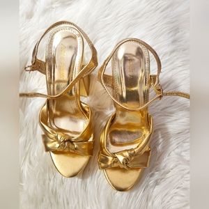 Brand new, Public desire, chunky heels sandals in gold, US 8